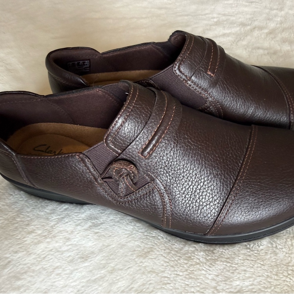Clarks Cheyn Madi  Leather Slip-On Loafer Ultimate Comfort dark brown women 11